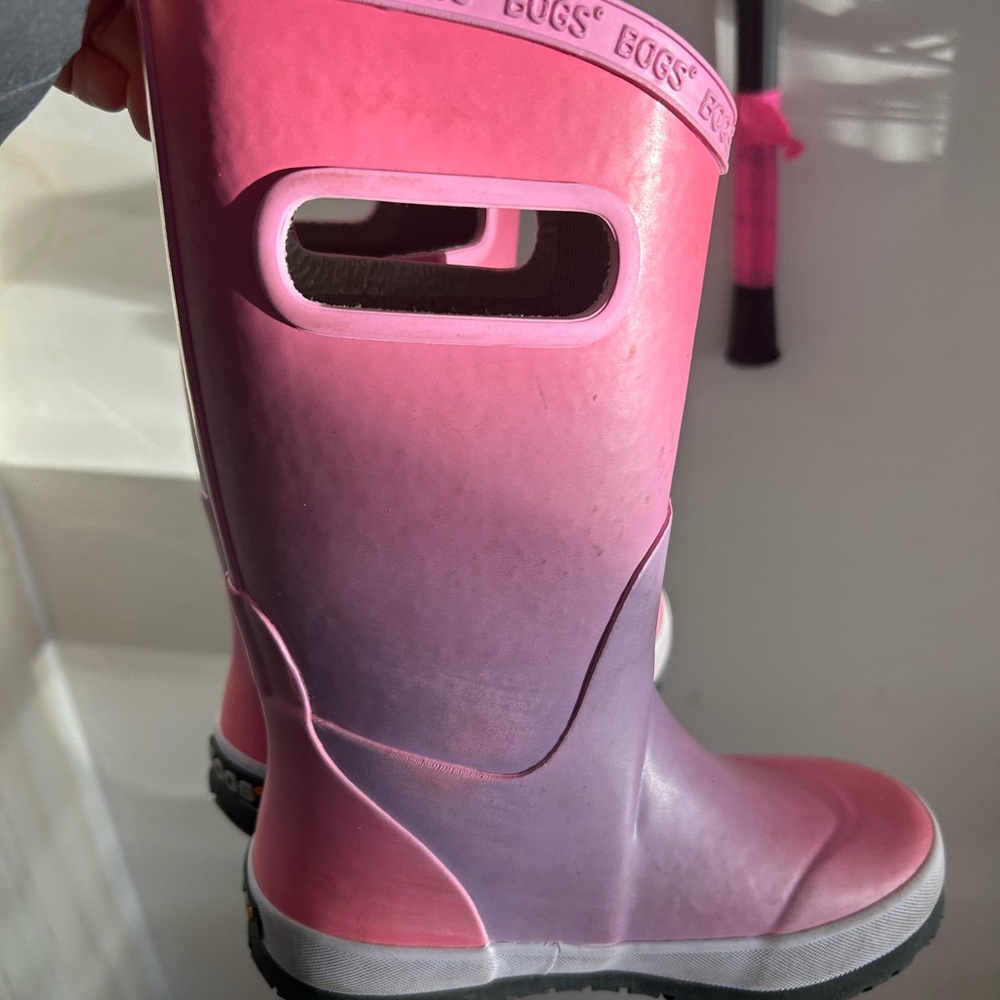 Little girls Bogs rain boots with fleece lining